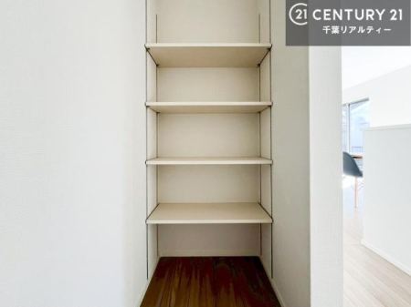 ���[ �p���g���[�t���I���Ă�������A�H�ނ̃X�g�b�N���X�b�L�����ڂ��邱�Ƃ��ł��܂��I
���񌻒n�ł��m���߂��������B