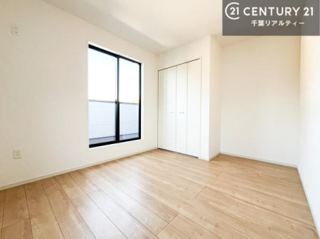 �q������ ���[�X�y�[�X���������Ă���A�ߗނ₨������A�w�p�i�Ȃǂ��������萮���ł��܂��B���������L���g���邽�߁A���K�Ő������Z��Ԃ��������܂��B