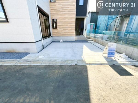 ���ԏ� ���ԃX�y�[�X��2�䕪����܂��I�Z�J���h�J�[�͂������A�o�C�N�⎩�]�ԂȂǂ��u���ꏊ�ɍ���܂���B