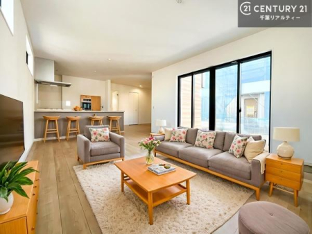 ���r���O �Ƌ��CG�p�[�X�ł��B�J�����̂���L�XLDK�I�\�t�@�[��_�C�j���O�e�[�u����u���Ă������ɂȂ�Ȃ��̂ŉ��K�ɉ߂����܂��I�R�~���j�P�[�V���������₷�����r���O�ł��I