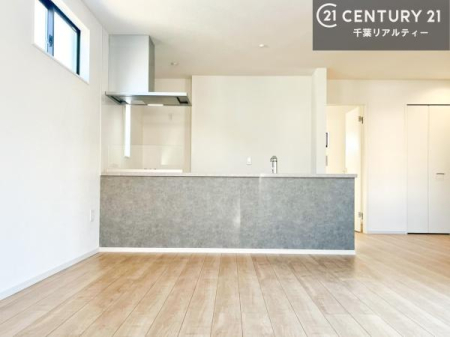 �L�b�`�� ��l�C�̑Ζʎ��V�X�e���L�b�`�����̗p���Ă��܂��I���Ƒ��̃R�~���j�P�[�V���������R�Ƒ�����݌v�ł��B
���q�l�ɂ��ڂ��͂��̂Ŋ������ł��ˁB�L�X�g���ĉ��K�ɍ�Ƃ��i�݂܂��B