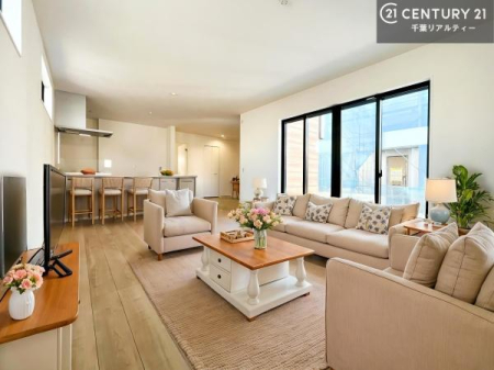 ���r���O �Ƌ��CG�p�[�X�ł��B��؂ȉƑ����W�܂邩�炱��LDK�ɂ͂�����肽���B
�q�����������C�ɏ΂��Ȃ��瑖�����Ă���p�����������u�L���Ƃɂ��ėǂ������v�Ǝv���u�Ԃł��B