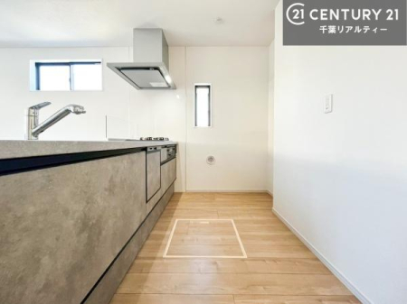 �L�b�`�� ��Ƃ肠�钲���X�y�[�X�ō�Ƃ����₷�����K�ȃL�b�`���ł��I
���q�l�ƈꏏ�ɂ��َq������y���߂�L�X�X�y�[�X�ł��B�y�����������ԂɂȂ肻���ł��ˁI