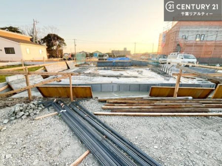 ���̑����n ���݌��z���B������͖��邭�J���I�ȃ��r���O��ŐV�ݔ��̃L�b�`���Ȃǉ��K�ȋ�Ԃ��L����܂��B�����������炱���g�V������炵�h�ւ̊��҂����܂�Z�܂��B�����������Ȃ����z���̗l�q���K���ł��B