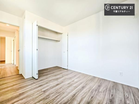 �q������ ���[�X�y�[�X���������Ă���A�ߗނ₨������A�w�p�i�Ȃǂ��������萮���ł��܂��B���������L���g���邽�߁A���K�Ő������Z��Ԃ��������܂��B