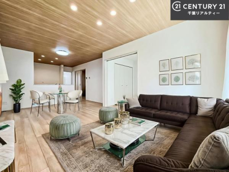 ���r���O �Ƌ��CG�p�[�X�ł��B��؂ȉƑ����W�܂邩�炱��LDK�ɂ͂�����肽���B
�q�����������C�ɏ΂��Ȃ��瑖�����Ă���p�����������u�L���Ƃɂ��ėǂ������v�Ǝv���u�Ԃł��B