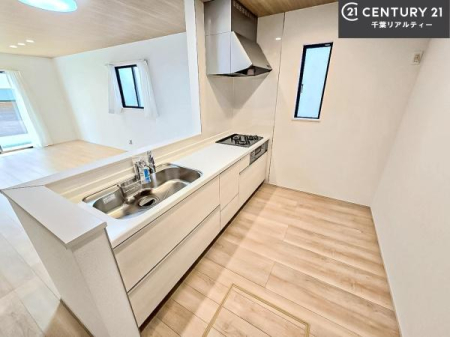 �L�b�`�� ��l�C�̑Ζʎ��V�X�e���L�b�`�����̗p���Ă��܂��I���Ƒ��̃R�~���j�P�[�V���������R�Ƒ�����݌v�ł��B
���q�l�ɂ��ڂ��͂��̂Ŋ������ł��ˁB���[�͂�����܂��I