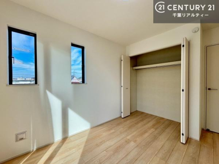 �Q�� ���[�X�y�[�X�����Ă��܂��I�������X�b�L�����ڂ��鎖���ł��܂��ˁB
�Ƌ��I�΂Ȃ��V���v���ȃf�U�C���ׁ̈A�Ƌ��I�΂����C�ɓ���̋�ԍ�肪�ł������ł��ˁB