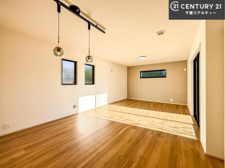 ���r���O �S�n�ǂ����r���O�͉Ƒ������R�ƏW�܂�܂��B�Ƒ��c�R�̎��Ԃ����������ł��B���Ƒ��ƁA����w�[���������Ԃ��߂��������ł��ˁB