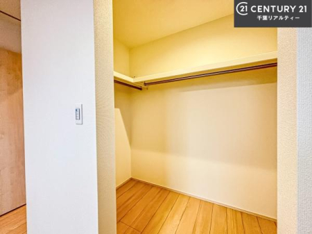 ���[ �E�H�[�N�C���N���[�[�b�g�t���ł��B��������̂��m���Ȃǂ����[���Ă��������ł��ˁI���ɂ���@�������ȂǋG�ߕ��̑傫�ȉƓd�����[�ł��܂��B