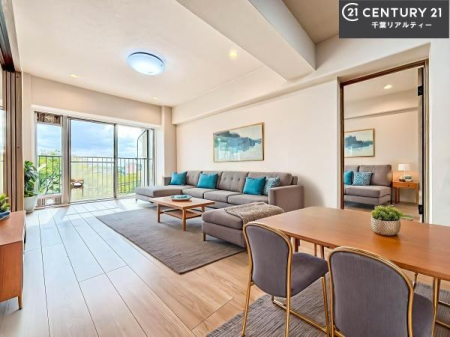 ���r���O �Ƌ��CG�p�[�X�ł��B�J�����̂���L�XLDK�I�\�t�@�[��_�C�j���O�e�[�u����u���Ă������ɂȂ�Ȃ��̂ŉ��K�ɉ߂����܂��I
�R�~���j�P�[�V���������₷�����r���O�ł��I