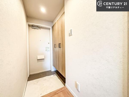 ���� �V���[�Y�{�b�N�X�t���Ȃ̂ŁA���ւ��Еt�����|�������₷���ł��I
�X�b�L���������ւŌ˂��J�����u�ԁA�������̂���S�n������Ԃ��o�}���Ă���܂��B
