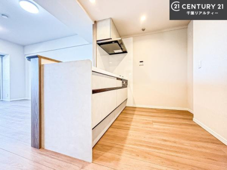 �L�b�`�� ��l�C�̑Ζʎ��V�X�e���L�b�`�����̗p���Ă��܂��I���Ƒ��̃R�~���j�P�[�V���������R�Ƒ�����݌v�ł��B
���q�l�ɂ��ڂ��͂��̂Ŋ������ł��ˁB�L�X�g���ĉ��K�ɍ�Ƃ��i�݂܂��B