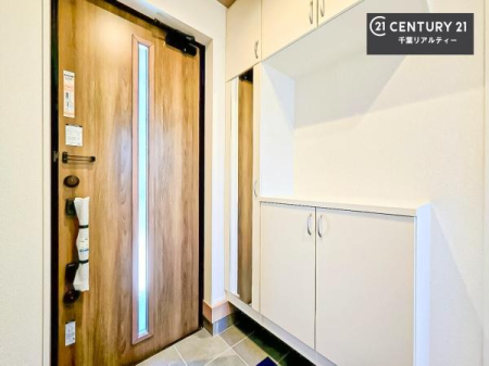 ���� �V���[�Y�{�b�N�X�t���Ȃ̂ŁA���ւ��Еt�����|�������₷���ł��I
�X�b�L���������ւŌ˂��J�����u�ԁA�������̂���S�n������Ԃ��o�}���Ă���܂��B
