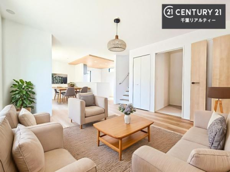 ���r���O �Ƌ��CG�p�[�X�ł��B��؂ȉƑ����W�܂邩�炱��LDK�ɂ͂�����肽���B
�q�����������C�ɏ΂��Ȃ��瑖�����Ă���p�����������u�L���Ƃɂ��ėǂ������v�Ǝv���u�Ԃł��B