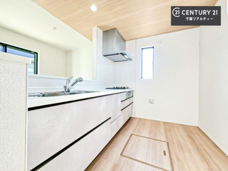 �L�b�`�� ��l�C�̑Ζʎ��V�X�e���L�b�`�����̗p���Ă��܂��I���Ƒ��̃R�~���j�P�[�V���������R�Ƒ�����݌v�ł��B
���q�l�ɂ��ڂ��͂��̂Ŋ������ł��ˁB�L�X�g���ĉ��K�ɍ�Ƃ��i�݂܂��B