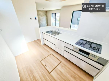 �L�b�`�� ��Ƃ肠�钲���X�y�[�X�ō�Ƃ����₷�����K�ȃL�b�`���ł��I
���q�l�ƈꏏ�ɂ��َq������y���߂�L�X�X�y�[�X�ł��B�y�����������ԂɂȂ肻���ł��ˁI