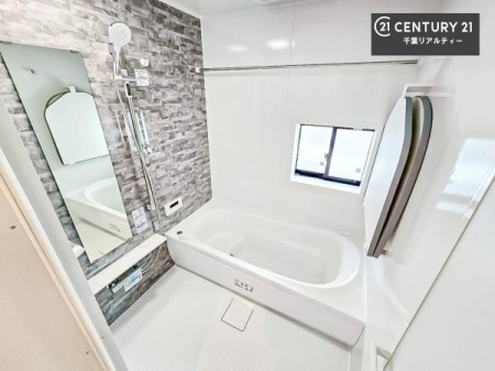 ���� ������Ƃ����������̂���o�X���[���I���K�ȃo�X�^�C��������܂��I
1���̔�����������Ɩ����Ă����f�G�ȃ����N�[�[�V������ԂɂȂ肻���ł��ˁB