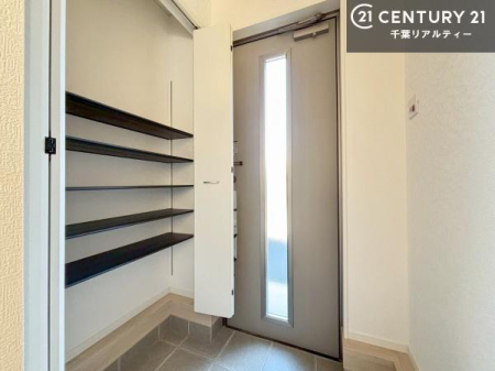 ���� �V���[�Y�{�b�N�X�t���Ȃ̂ŁA���ւ��Еt�����|�������₷���ł��I
�X�b�L���������ւŌ˂��J�����u�ԁA�������̂���S�n������Ԃ��o�}���Ă���܂��B
