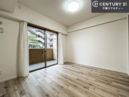 ���r���O�ȊO�̋��� �V���v���Ƀf�U�C������Ă��邽�߁A�Ƌ��I�т܂���I
���C�ɓ���̉Ƌ��u���Ă��낰���Ԃ���邱�Ƃ��ł��܂��B