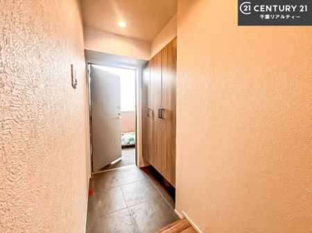 ���� �V���[�Y�{�b�N�X�t���Ȃ̂ŁA���ւ��Еt�����|�������₷���ł��I
�X�b�L���������ւŌ˂��J�����u�ԁA�������̂���S�n������Ԃ��o�}���Ă���܂��B