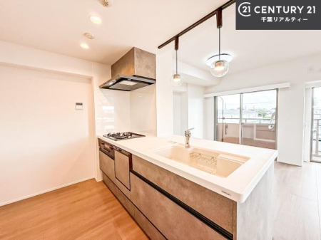 �L�b�`�� ��l�C�̑Ζʎ��V�X�e���L�b�`�����̗p���Ă��܂��I���Ƒ��̃R�~���j�P�[�V���������R�Ƒ�����݌v�ł��B
���q�l�ɂ��ڂ��͂��̂Ŋ������ł��ˁB���[�͂�����܂��I