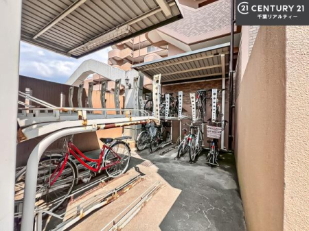 ���̑����p�� ���p�����E���֏�ł��B
���]�Ԃ�����΍s���͈͂��L���肨�o�����֗��ł��I�󂫏󋵂Ɋւ��Ă͂��C�y�ɂ��₢���킹��������