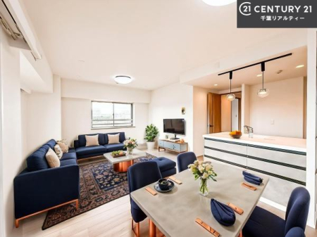 ���r���O �Ƌ��CG�p�[�X�ł��B�J�����̂���L�XLDK�I�\�t�@�[��_�C�j���O�e�[�u����u���Ă������ɂȂ�Ȃ��̂ŉ��K�ɉ߂����܂��I
�R�~���j�P�[�V���������₷�����r���O�ł��I