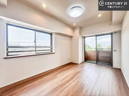 �m�� �o���R�j�[�ɖʂ��Ă���m���ł��B���邭�����肪����A���C����������ł��܂��I���N���āA�O�ɏo�Ĕw�L�т����[�ċz�����ǂ������}������邱�Ƃ��o�������ł��ˁI