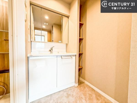 ���ʑ�E���ʏ� �O�ʋ��d�l�̐��ʏ��́A�g�����Ȃ݂����₷������I���͎��[�ɂȂ��Ă��܂��B�h���C���[�₨���ϓ����Еt������̂Ő��ʑ������X�b�L���ƌ����邱�Ƃ��o���܂��I