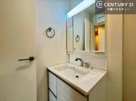 ���ʑ�E���ʏ� �O�ʋ��d�l�̐��ʏ��́A�g�����Ȃ݂����₷������I���͎��[�ɂȂ��Ă��܂��B�h���C���[�₨���ϓ����Еt������̂Ő��ʑ������X�b�L���ƌ����邱�Ƃ��o���܂��I