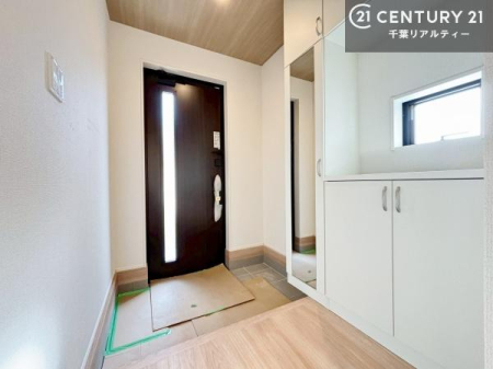 ���� �V���[�Y�{�b�N�X�t���Ȃ̂ŁA���ւ��Еt�����|�������₷���ł��I
�X�b�L���������ւŌ˂��J�����u�ԁA�������̂���S�n������Ԃ��o�}���Ă���܂��B
