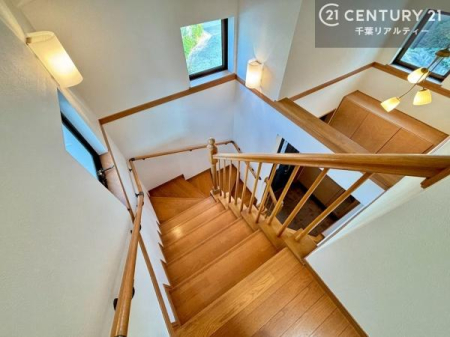 ���̑����� �Ƒ��̍s�������S�n�悢�A�̌������Ղ�̐��������K�i�B���X�̕�炵�ɖ��邳�ƋC�����悳���v���X���܂��B