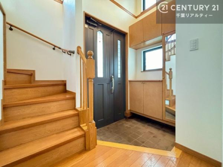 ���� �V���[�Y�{�b�N�X�t���Ȃ̂ŁA���ւ��Еt�����|�������₷���ł��I
�X�b�L���������ւŌ˂��J�����u�ԁA�������̂���S�n������Ԃ��o�}���Ă���܂��B

