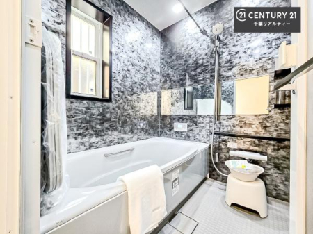 ���� ������Ƃ����������̂���o�X���[���I���K�ȃo�X�^�C��������܂��I
1���̔�����������Ɩ����Ă����f�G�ȃ����N�[�[�V������ԂɂȂ肻���ł��ˁB