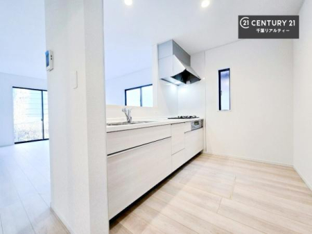 �L�b�`�� ��Ƃ肠�钲���X�y�[�X�ō�Ƃ����₷�����K�ȃL�b�`���ł��I
���q�l�ƈꏏ�ɂ��َq������y���߂�L�X�X�y�[�X�ł��B�y�����������ԂɂȂ肻���ł��ˁI