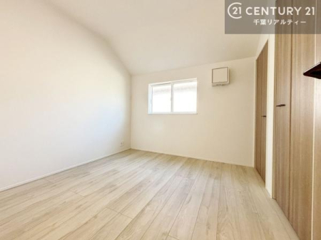 �q������ ���[�X�y�[�X���������Ă���A�ߗނ₨������A�w�p�i�Ȃǂ��������萮���ł��܂��B���������L���g���邽�߁A���K�Ő������Z��Ԃ��������܂��B