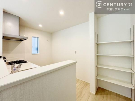 �L�b�`�� �L�b�`���̌��ɂ͉��I������A�H��⒲������̎��[�ɕ֗��ł��B���������R�ɒ����ł���̂ŁA�g������ɍ��킹�Đ������ڂł��܂��B