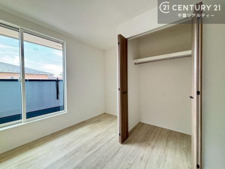 �m�� ���[�X�y�[�X�����Ă��܂��I�������X�b�L�����ڂ��鎖���ł��܂��ˁB
�Ƌ��I�΂Ȃ��V���v���ȃf�U�C���ׁ̈A�Ƌ��I�΂����C�ɓ���̋�ԍ�肪�ł������ł��ˁB