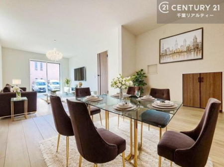 ���r���O �Ƌ��CG�p�[�X�ł��B�S�n�ǂ����r���O�͉Ƒ������R�ƏW�܂�܂��B�Ƒ��c�R�̎��Ԃ����������ł��B���Ƒ��ƁA����w�[���������Ԃ��߂��������ł��ˁB���邭�J���I�ȋ�Ԃł��B