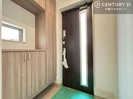 ���� �V���[�Y�{�b�N�X�t���Ȃ̂ŁA���ւ��Еt�����|�������₷���ł��I
�X�b�L���������ւŌ˂��J�����u�ԁA�������̂���S�n������Ԃ��o�}���Ă���܂��B