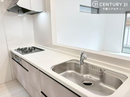 �L�b�`�� ��Ƃ肠�钲���X�y�[�X�ō�Ƃ����₷�����K�ȃL�b�`���ł��I
���q�l�ƈꏏ�ɂ��َq������y���߂�L�X�X�y�[�X�ł��B�y�����������ԂɂȂ肻���ł��ˁI