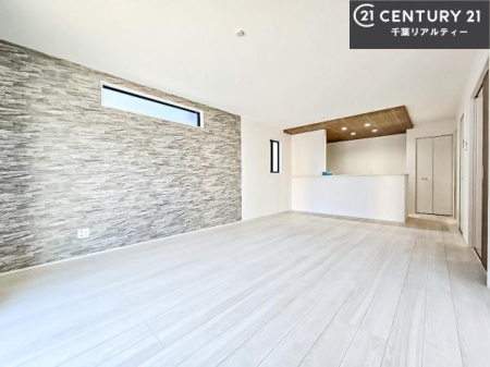 ���r���O �傫�ȑ����炽���Ղ�̗z���������閾�邢���r���O�B�J�����̂��郊�r���O�ŉƑ��c���̂��났�̎��Ԃ��߂����܂��B