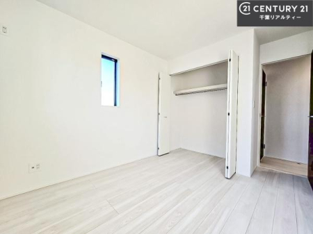 �Q�� �D���������������ޗm���́A���̖ڊo�߂��C�������ǂ������ł��ˁB���������Ԃ��������Ɖ߂������Ƃ��ł��܂��B�D�����F�����̃t���[�����O���ǂ�ȉƋ�ɂ��}�b�`���܂��I