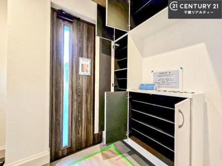 ���� �V���[�Y�{�b�N�X�t���Ȃ̂ŁA���ւ��Еt�����|�������₷���ł��I
�X�b�L���������ւŌ˂��J�����u�ԁA�������̂���S�n������Ԃ��o�}���Ă���܂��B