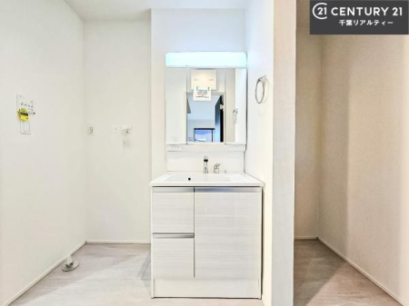 ���ʑ�E���ʏ� �O�ʋ��d�l�̐��ʏ��́A�g�����Ȃ݂����₷������I���͎��[�ɂȂ��Ă��܂��B�h���C���[�₨���ϓ����Еt������̂Ő��ʑ������X�b�L���ƌ����邱�Ƃ��o���܂��I