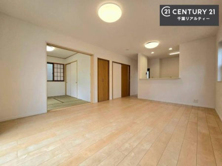 ���r���O �J�����̂���L�XLDK�I�\�t�@�[��_�C�j���O�e�[�u����u���Ă������ɂȂ�Ȃ��̂ŉ��K�ɉ߂����܂��I�R�~���j�P�[�V���������₷�����r���O�ł��I