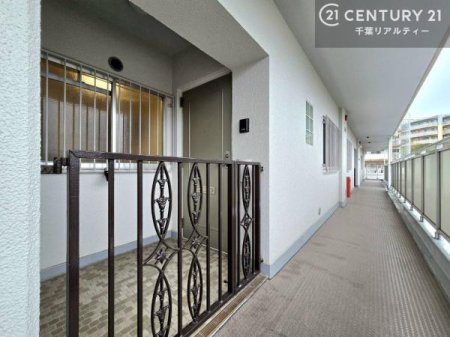 ���̑����n �A���R�[�u���̐݌v�ɂ��A���p�L�����������܂������ւ܂��̓v���C�x�[�g���̂����ԂɁB�O������̎������C�ɂȂ�ɂ����A�������������͋C�̒��ň��S���ĕ�点��}���V�����ł��B