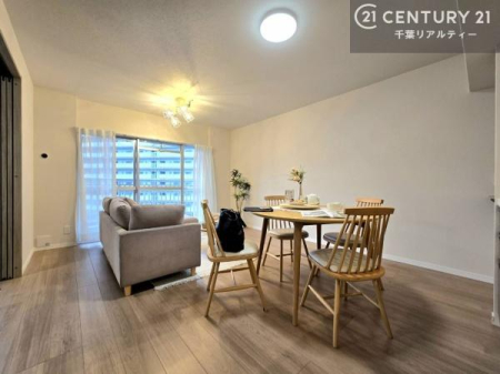 ���r���O �N�����d�˂������ɁA�Z���X�ǂ�������������m�x�[�V�����B���₩�Ȍ����������ދ��S�n�̗ǂ���ԂŁA�����ɉ��K�ȕ�炵���n�߂��܂��B