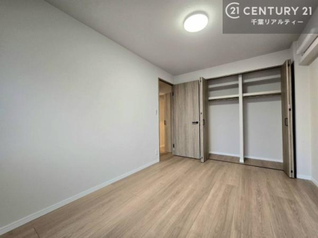 �q������ ���[�X�y�[�X���������Ă���A�ߗނ₨������A�w�p�i�Ȃǂ��������萮���ł��܂��B���������L���g���邽�߁A���K�Ő������Z��Ԃ��������܂��B